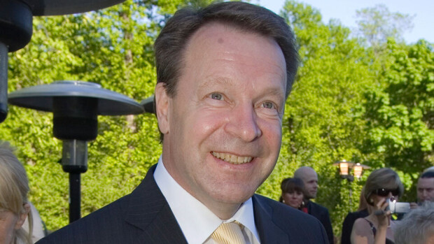 Ilkka Kanerva iski 44 vuotta nuoremman bikinimallin - katso kuva! Ilkka Kanerva iski 44 vuotta nuoremman bikinimallin - katso kuva!