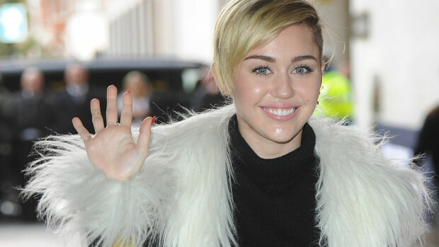 Miley pisti naamansa uusiksi - kumpi tyyli on parempi? Miley pisti naamansa uusiksi - kumpi tyyli on parempi?