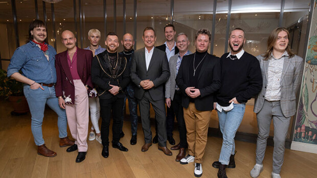 Tv:ssä Marko Björsin rakkaudesta kilpailevat homomiehet avautuvat seksistä: 'Miten suoraan uskaltaa vastata?' Rakkauden Seikkailu