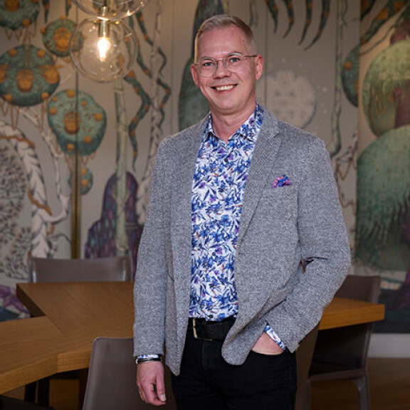 Tv:ssä Marko Björsin rakkaudesta kilpailevat homomiehet avautuvat seksistä: 'Miten suoraan uskaltaa vastata?' Janne