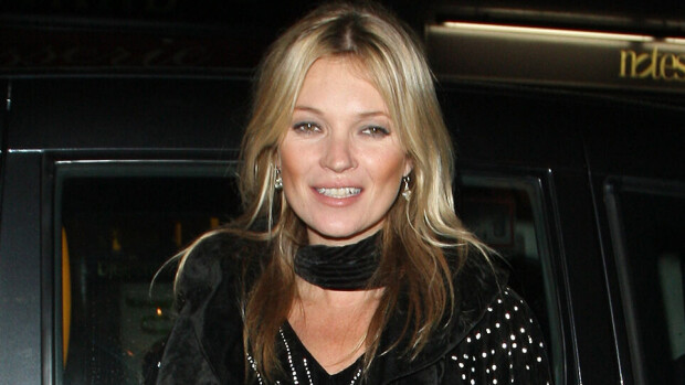 Tunnistaisitko? Tältä näyttää supermalli Kate Moss, 49, ilman meikkiä