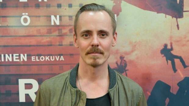 Jasper Pääkkönen autokaupoilla? Näyttelijä kurvailee öky-Mersulla – kuva! Jasper Pääkkönen