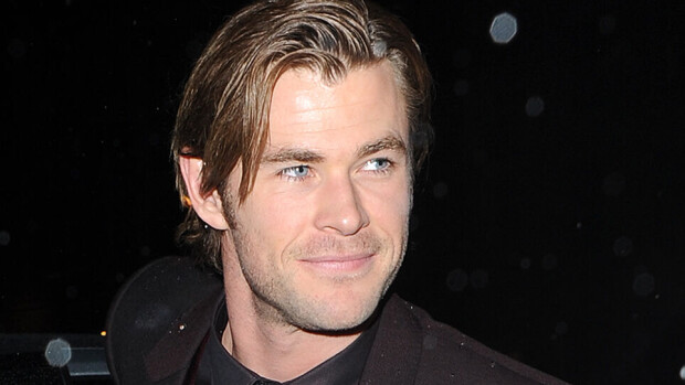Hups, mikä vaatemoka, Chris Hemsworth! Hups, mikä vaatemoka, Chris Hemsworth!