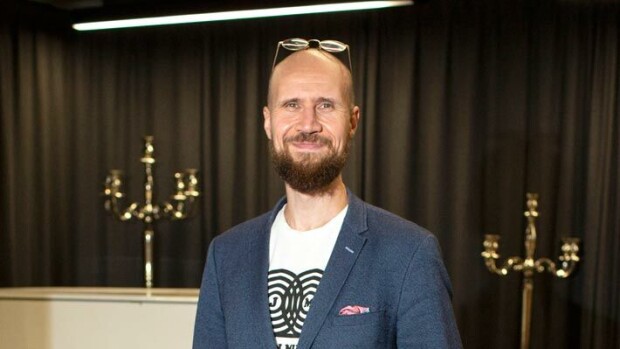 Nyrkkisankari livahti, Touko Aalto selvitti baaritappelua! Portsari rauhoitteli ex-kansanedustajaa – kuvat! Touko Aalto
