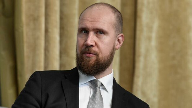 Kohupoliitikko Touko Aalto kapakkatappelun keskellä – kuvat Seiskassa! Touko Aalto