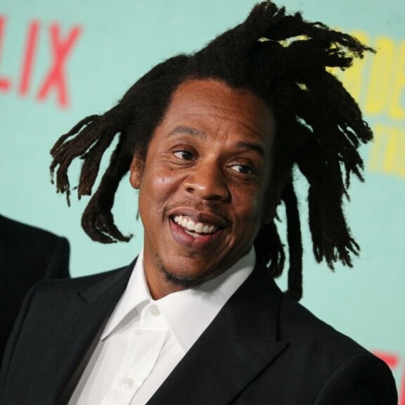 Helppo hymyillä. Jay Z:n omaisuudeksi on arvioitu noin 1,3 miljardia dollaria. Helppo hymyillä. Jay Z:n omaisuudeksi on arvioitu noin 1,3 miljardia dollaria.