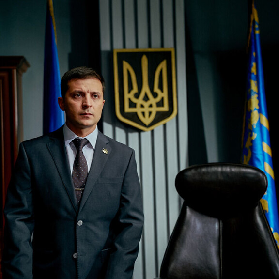 Rooli tv-sarjassa Kansan palvelija muuttui todeksi vuonna 2019, kun Volodymyr Zelenskyistä tuli presidentti. Kansan palvelija