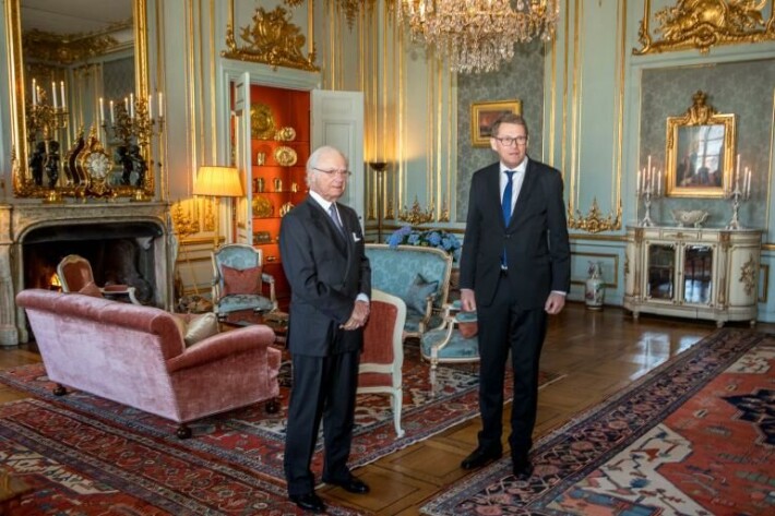 Kaarle Kustaa piti Matti Vanhaselle henkilökohtaisen audienssin Kuninkaanlinnassa. kaarle kustaa, matti vanhanen