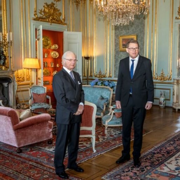 Kaarle Kustaa piti Matti Vanhaselle henkilökohtaisen audienssin Kuninkaanlinnassa. kaarle kustaa, matti vanhanen