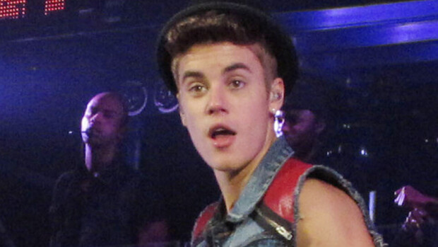 Hottisvaara: Justin Bieber ilman paitaa! Hottisvaara: Justin Bieber ilman paitaa!