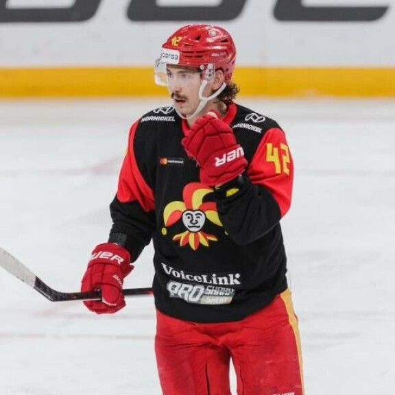 Tähtipelaaja toisensa jälkeen on jättänyt Helsingin Jokerit. Kuvassa Leijonien olympiasankari Hannes Björninen, joka siirtyi hiljattain takaisin kasvattajaseuraansa Lahden Pelicansiin. Tähtipelaaja toisensa jälkeen on jättänyt Helsingin Jokerit. Kuvassa Leijonien olmypiasankari Hannes Björninen, joka siirtyi hiljattain takaisin kasvattajaseuraansa Lahden Pelicansiin.
