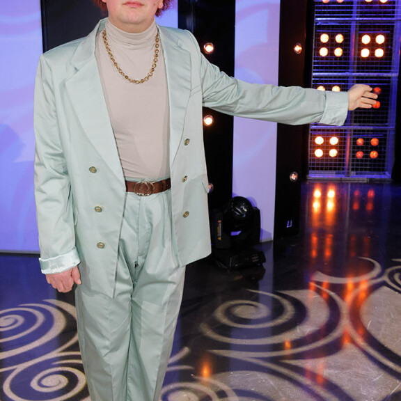 Jyrin sketsihahmo merisäätä lukeva Heimo Herkkä oli kisan ensimmäinen putoaja. Heimo Herkkä