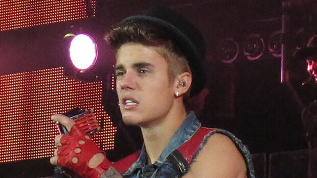 Justin Bieber heitti kuokkavieraat ulos talostaan! Justin Bieber heitti kuokkavieraat ulos talostaan!