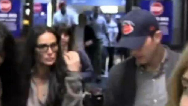 Mitä ihmettä? Ashton Kutcher ja Demi Moore yhdessä - kuva! Mitä ihmettä? Ashton Kutcher ja Demi Moore yhdessä - kuva!