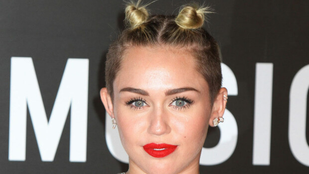 Suojaako aito Chanel paparazzeilta, Miley Cyrus? Suojaako aito Chanel paparazzeilta, Miley Cyrus?