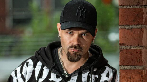 Tämä vankilaan joutuva suomalaisjulkkis esitteli muhkean hauiksensa - katso! Tämä vankilaan joutuva suomalaisjulkkis esitteli muhkean hauiksensa - katso!