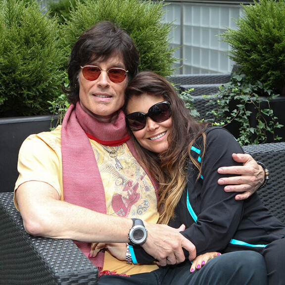 Ronn Moss esitteli Suomesta saamansa design-lahjan - kuvat! Ronn Moss ja vaimo Devin