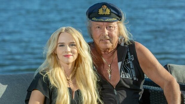 Helmi Loukasmäki ja Danny legendaarisella lihapullalounaalla – kuva! Helmi Loukasmäki ja Danny