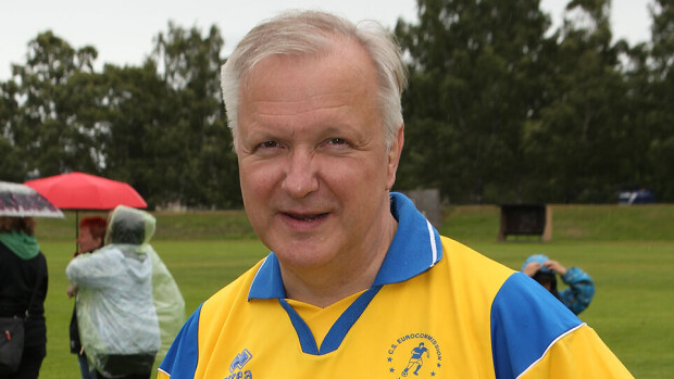 Olli Rehn paineli pallon perässä! Olli Rehn paineli pallon perässä!