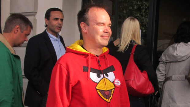 Montako samanlaista hupparia omistat, Peter Vesterbacka? Montako samanlaista hupparia omistat, Peter Vesterbacka?
