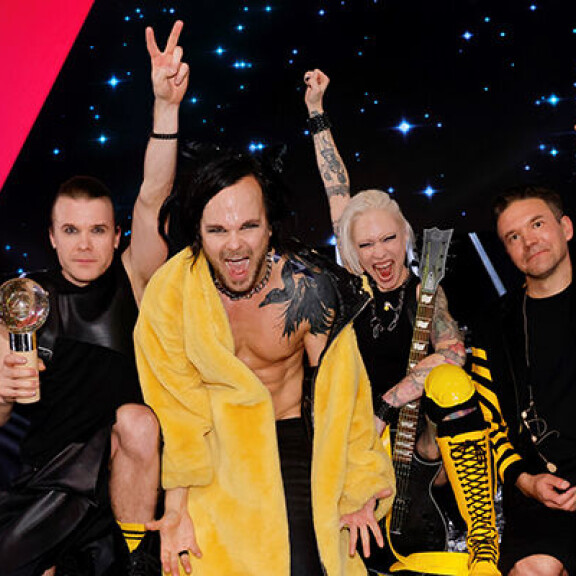 Emppu juhli muiden The Rasmus -jäsenten kanssa lauantain UMK-voittoa. Emppu Suhonen
