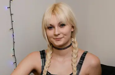 Perseenmyynnin päiväkirja! TIS-Melissa aloitti podcastin seksityöstä: "Sain seitsemän tonnia keikasta"