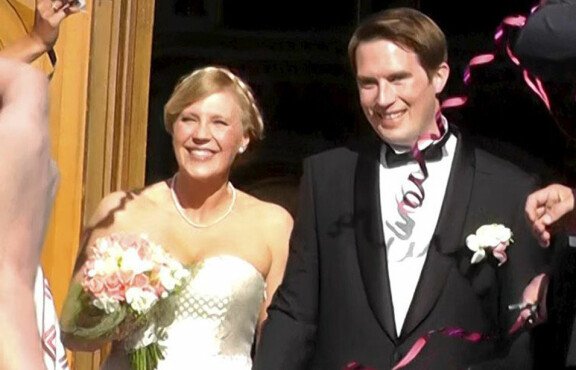 Vappu Pimiä ja Teemu Huuhtanen menivät naimisiin vuonna 2013.