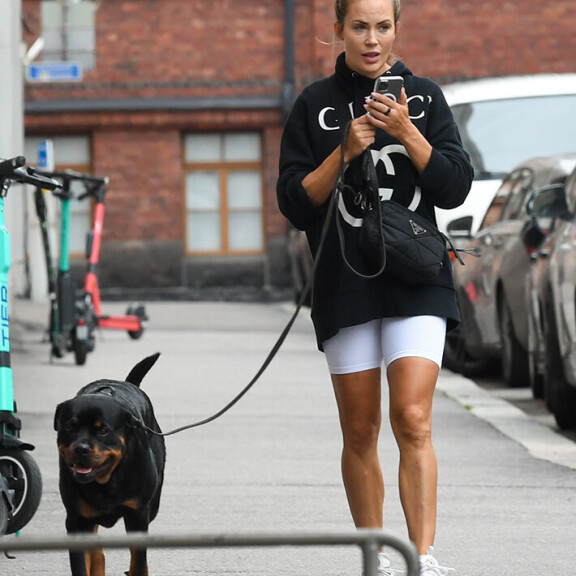Arkistokuva: Martinan Nala-koira jäi Suomeen ex-mies Esko Eerikäisen hoiviin. martina ja nala