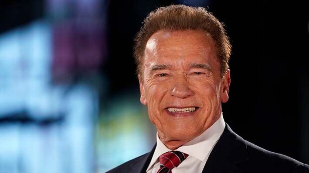Jo on järeät vehkeet! Iso-Arska parturoi poikansa - yllättävä lopputulos Arnold Schwarzenegger