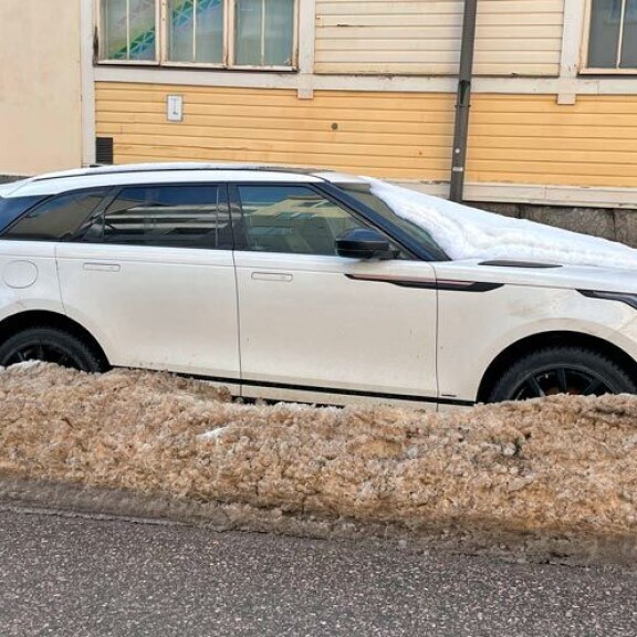 Sonja Aiello julkaisi upeita lomakuvia - tunnistatko räppäri Williamia tästä otoksesta? Williamin auto