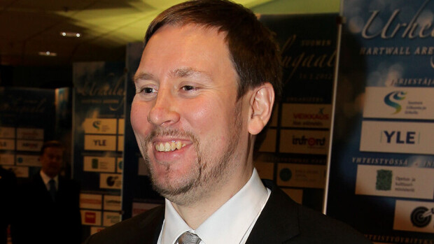 Paavo Arhinmäki - villit polttarit Ilves-paita päällä! Paavo Arhinmäki - villit polttarit Ilves-paita päällä!