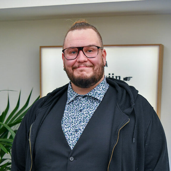 Mikko aloitti Putous-uransa keväällä 2017 ohjelman kahdeksannella kaudella. Mikko Penttilä