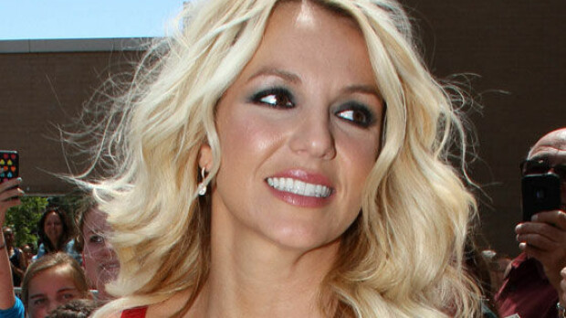 Britney Spears kommentoi vihdoin erikoisia veitsivideoitaan