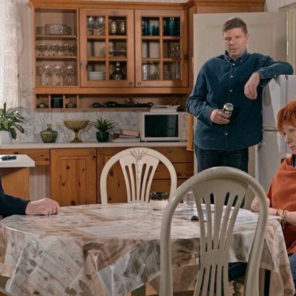 Tuija palasi kymmenen vuoden tauon jälkeen Salattuihin elämiin Mirkku Mattilan hahmoon. Tuija palasi kymmenen vuoden tauon jälkeen Salattuihin elämiin Mirkku Mattilan hahmoon.