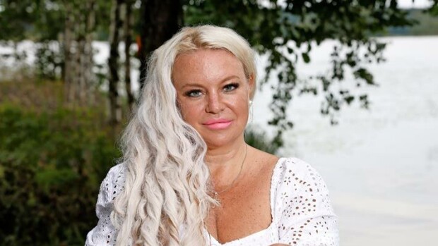 Johanna Tukiainen muutti parisuhdetilanteensa leskeksi – näin kohukaunotar selittää ratkaisuaan Johanna Tukiainen