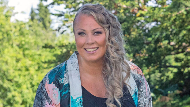 Johanna Pakonen muutti teininä mummulaan - otti vastuun halvaantuneesta isoisästään Johanna Pakonen