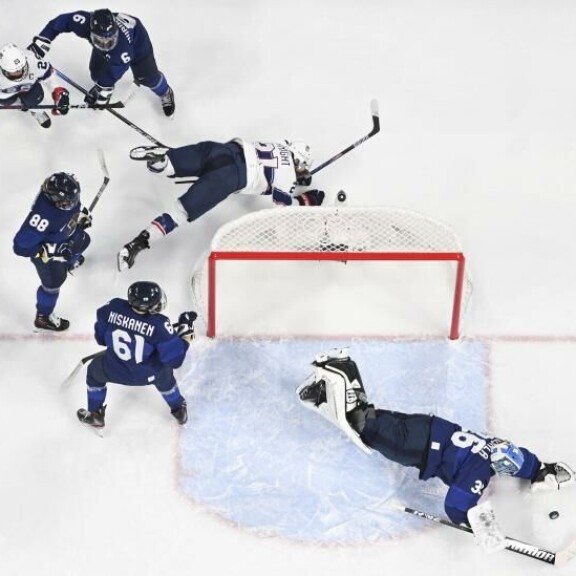 Naisleijonien avausottelusta USA:ta vastaan tuli yksipuolinen näytös - jenkkien hyväksi. Naisleijonien avausottelusta USA:ta vastaan tuli yksipuolinen näytös - jenkkien hyväksi.