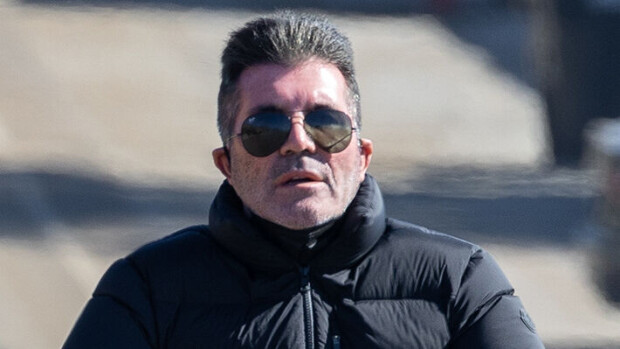 Simon Cowell kompuroi jälleen! Kiidätettiin sairaalaan pyöräilyonnettomuuden seurauksena Simon Cowell