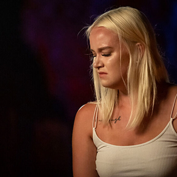 Eetun kumppani Julia näki kortsutempun iltanuotiovideolla. Hän oli järkyttynyt tempauksesta. Temptation island suomi