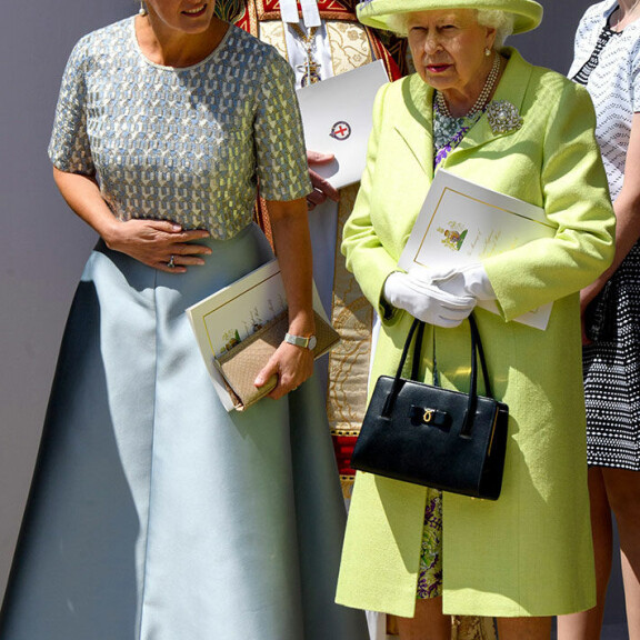 Sussexin herttuapari Harryn ja Meghanin häihin Elisabet valitsi päälleen limetinvihreää ja kreivitär Sophie vaaleansinistä. Kuningatar Elisabet ja kreivitär Sophie