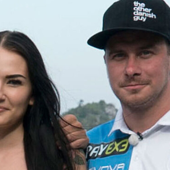 Sonja ja Miikka tapasivat Temppareiden kolmannella kaudella. Sonja osallistui ohjelmaan varattuna, Miikka puolestaan sinkkuna. TIS-Sonja ja Miikka