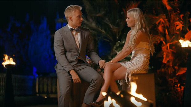 Ohhoh, Viivin ja Valtterin viimeisellä iltanuotiolla koettiin superromanttinen jättiyllätys: 'Nyt lähtee taju!' Temptation Island Suomi viivi ja valtteri