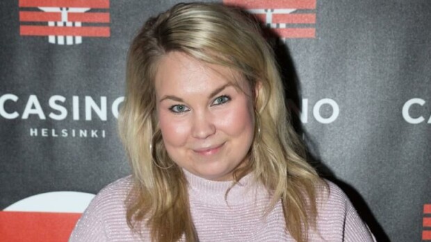 Tinni Wikströmin sairausloma päättyi - jatkaa Juha Perälän aisaparina Tinni Wikström