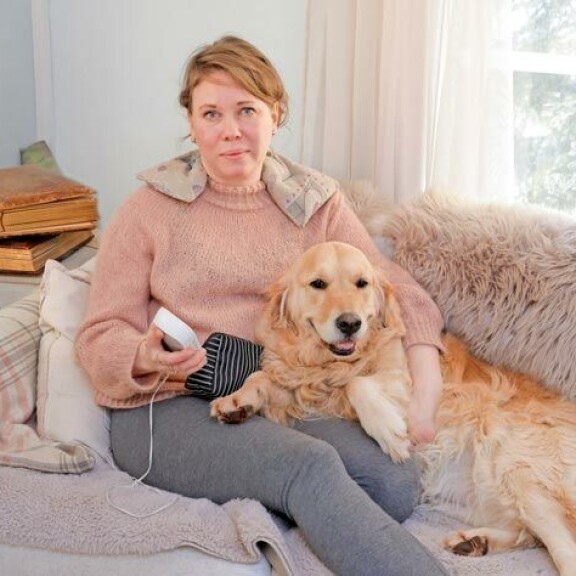 Kun Minnan kultainennoutaja Peppi tunnistaa tietyn hajun, se varoittaa emäntäänsä. – Saan otettua kipulääkkeeni hyvissä ajoin! Kun Minnan kultainennoutaja Peppi tunnistaa tietyn hajun, se varoittaa emäntäänsä. – Saan otettua kipulääkkeeni hyvissä ajoin!