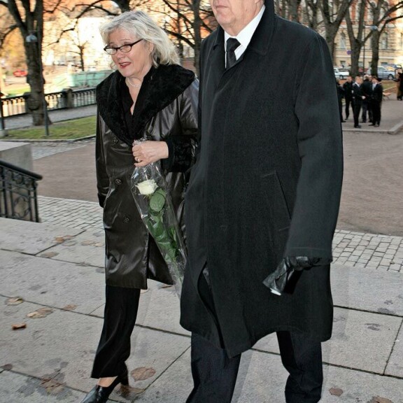 Näyttelijällä on kaksi lasta ja neljä lastenlasta. Haaveena on nähdä lastenlasten kasvavan isoiksi. Mielestään Maija-Liisa ei ollut äitinä tarpeeksi kotona, koska aika meni töissä. Näyttelijällä on kaksi lasta ja neljä lastenlasta. Haaveena on nähdä lastenlasten kasvavan isoiksi. Mielestään Maija-Liisa ei ollut äitinä tarpeeksi kotona, koska aika meni töissä.