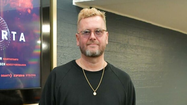 Elokuvaskandaalin ryvettämä Antti Jokinen bongattiin koiralenkiltä – suojavarustus herätti huomiota Antti Jokinen