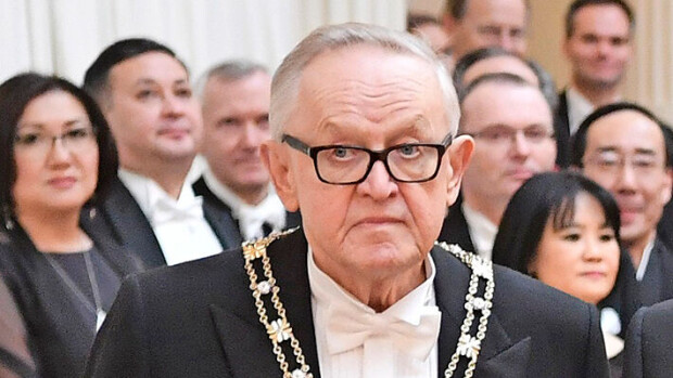 Martti Ahtisaari sairaalahoidossa - sai koronan toistamiseen martti ahtisaari