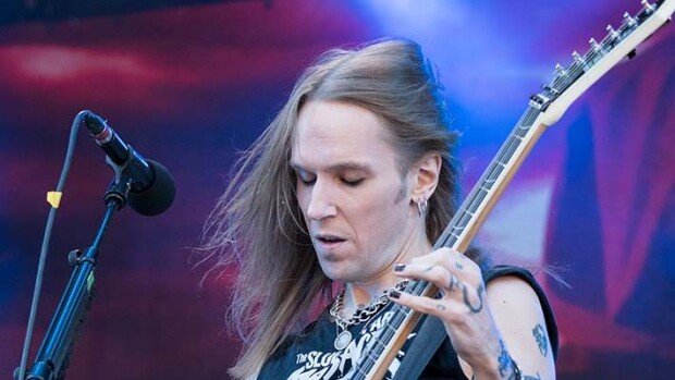 Alexi Laiho valitti vatsakivuista kuolinpäivänään - lesken surutilitys: 'Näin, miten alkoholi verotti hänen terveyttään' Alexi Laiho