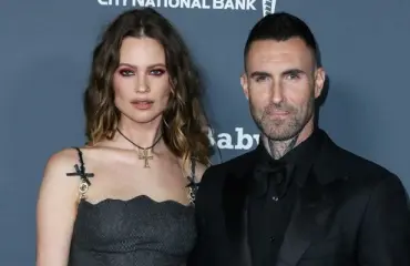 Maroon 5 -tähti Adam Levine ja mallirakas seuraavat supersuosittua viinatrendiä – todellista Hollywood-luksusta