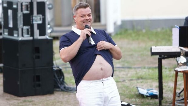 Fanit toivat Jari Sillanpäälle joulun - älytön lahjavuori! Jari Sillanpää